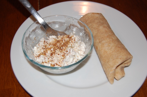 Egg wrap with a side of 1/2 C cottage cheese with flaxseed